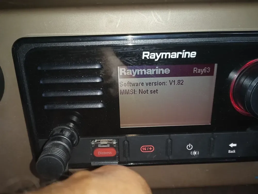 VHF telsizin ekranında MMSI alanı "Not set" olarak görünüyor