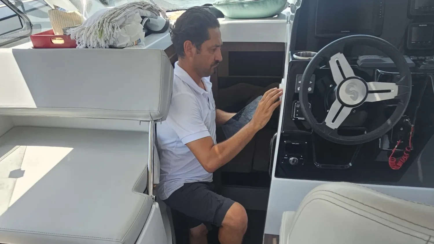 Kabinde döşeme ve iç donanımın incelenmesi