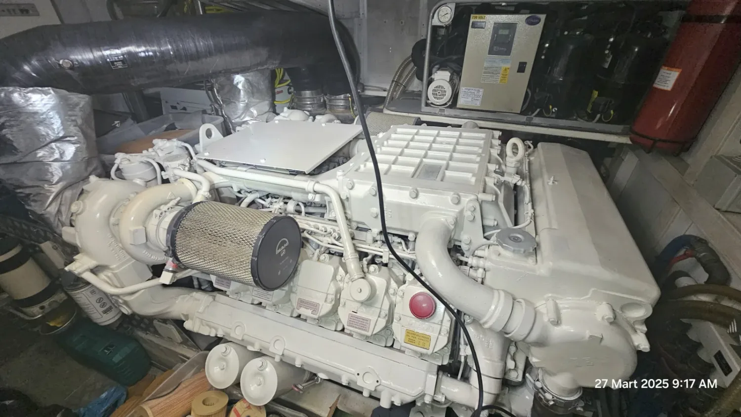 Makine dairesinde ana makine ve yardımcı devreler